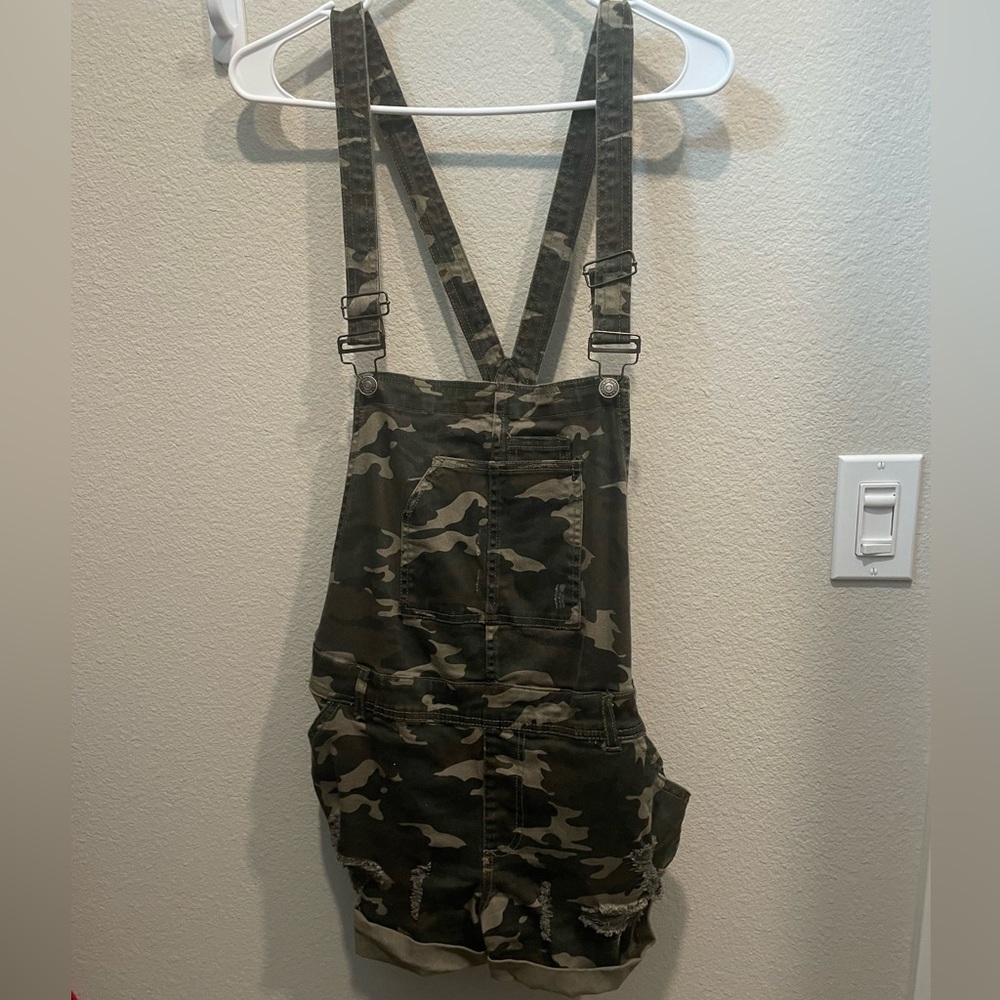 Camo short overall